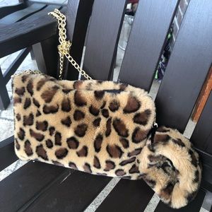 vera Bags - Faux Fur Clutch/Cross w/ Fur Cuff vera Bags - Faux Fur Clutch/Cross w/ Fur Cuff